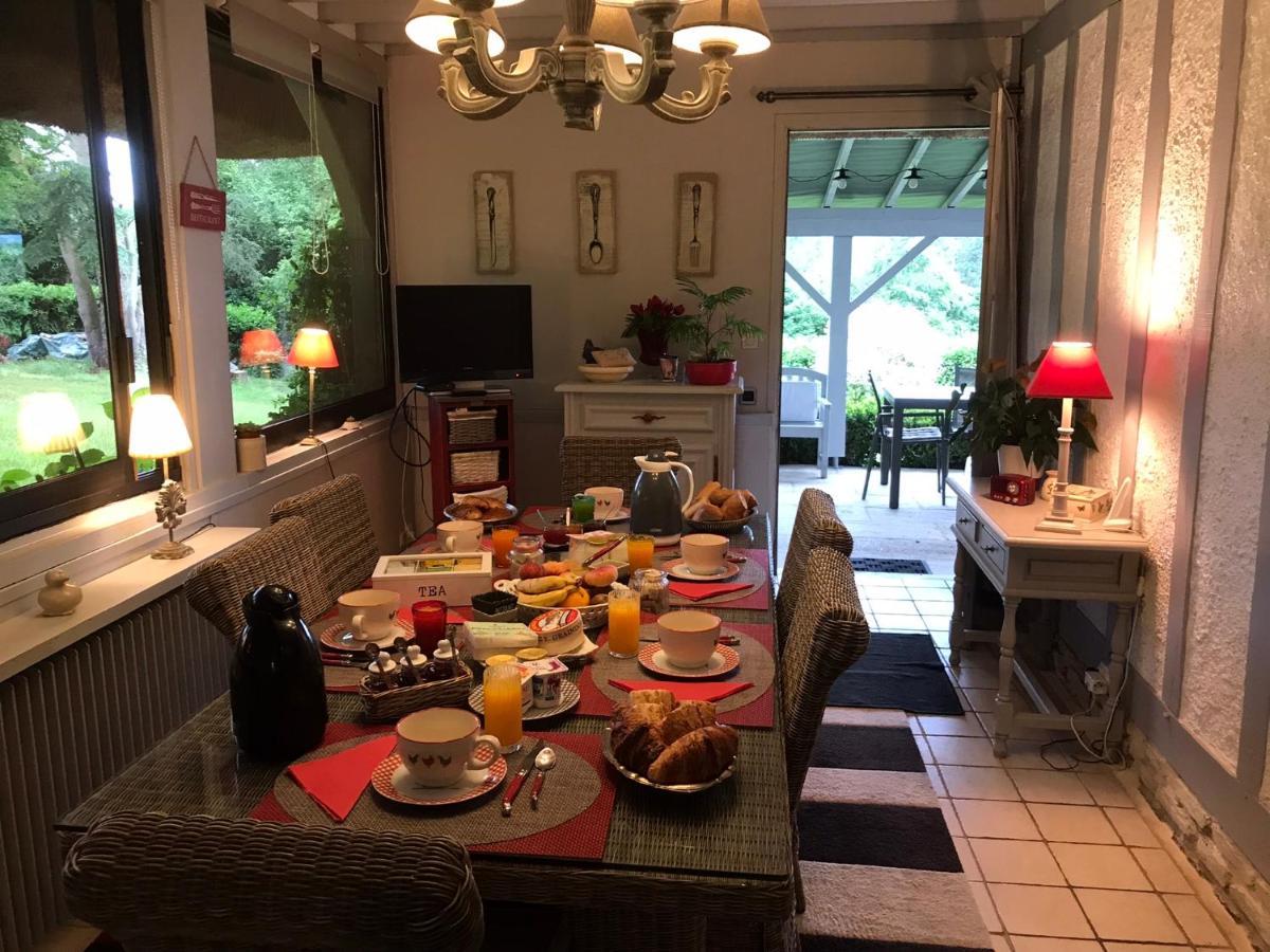 Les Chaumieres Du Pays D'Auge Bed & Breakfast Le Breuil-en-Auge Dış mekan fotoğraf